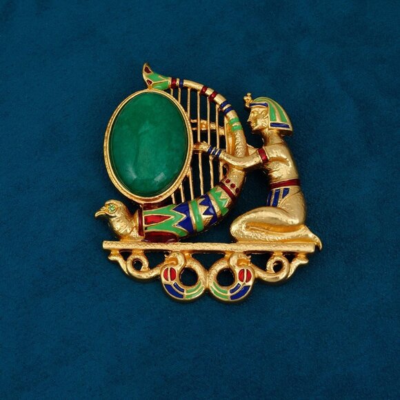 Vintage Egyptian Revival Harpist Brooch - Green Cabochon & Enamel! - Picture 2 of 5